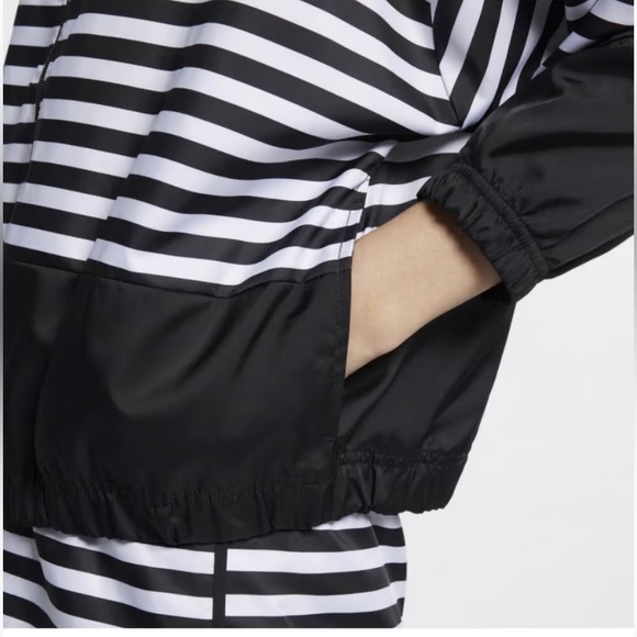 ❤️ NIKE - Ladies Windbreaker ❤️ - Picture 3 of 14